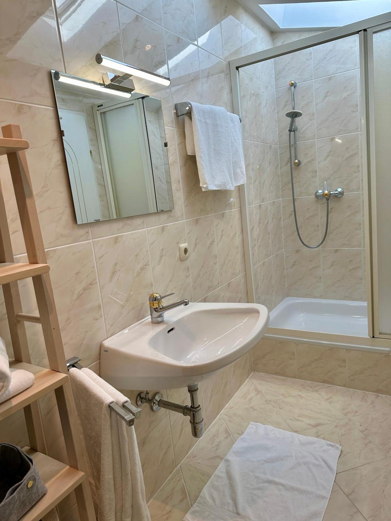 17Er Apartment Mit Sauna Und Privater Garage Mondsee Exteriör bild